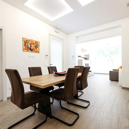 Goodstay Dimora Orsini Ducas Διαμέρισμα Λέτσε